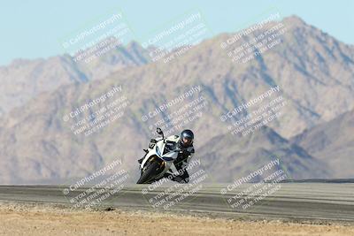 media/Dec-01-2025-Moto Forza (Mon) [[2daa91e15f]]/3-Beginner Group/Session 4 Turn 9/